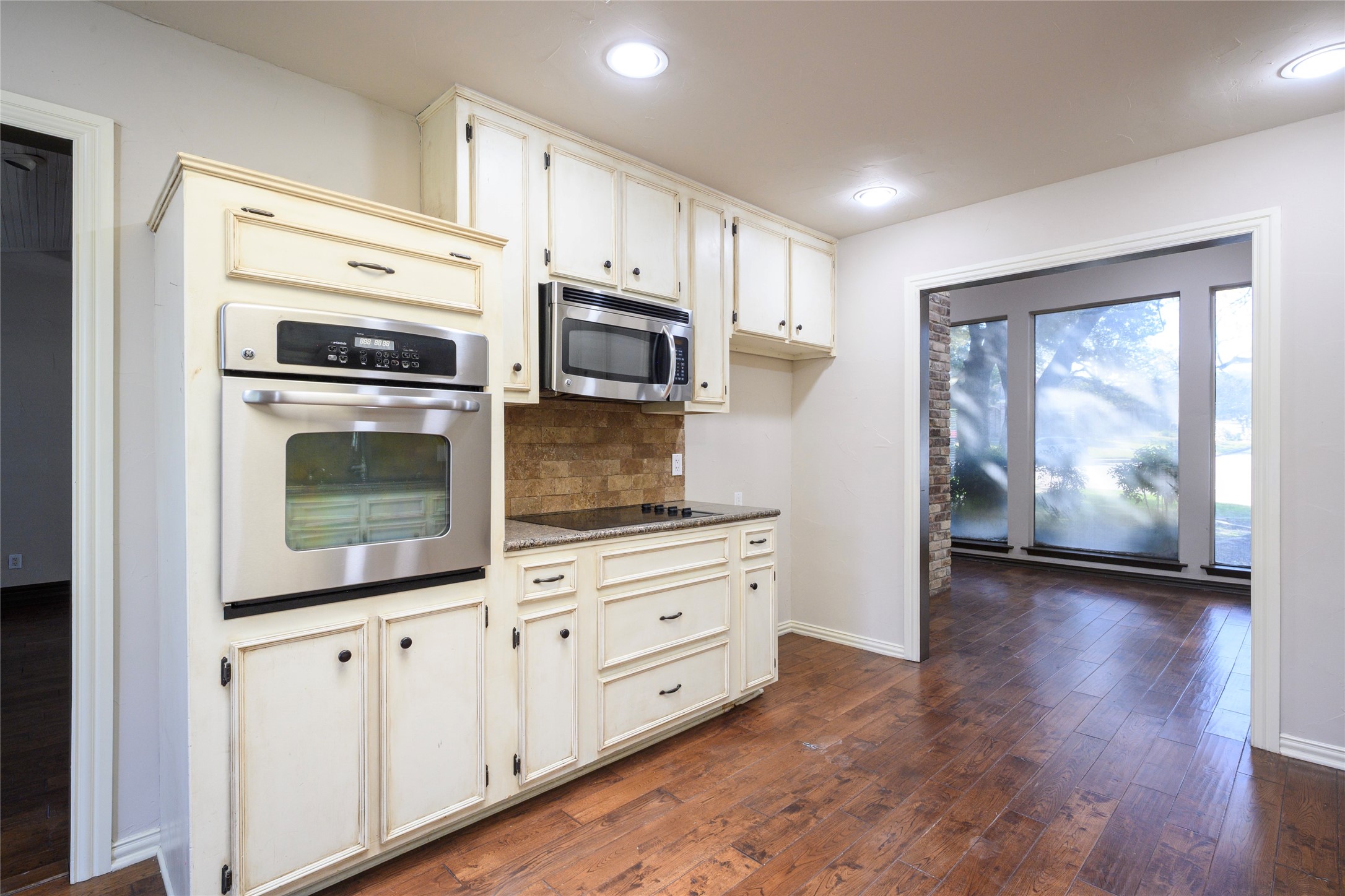 1035 Wilshire Drive