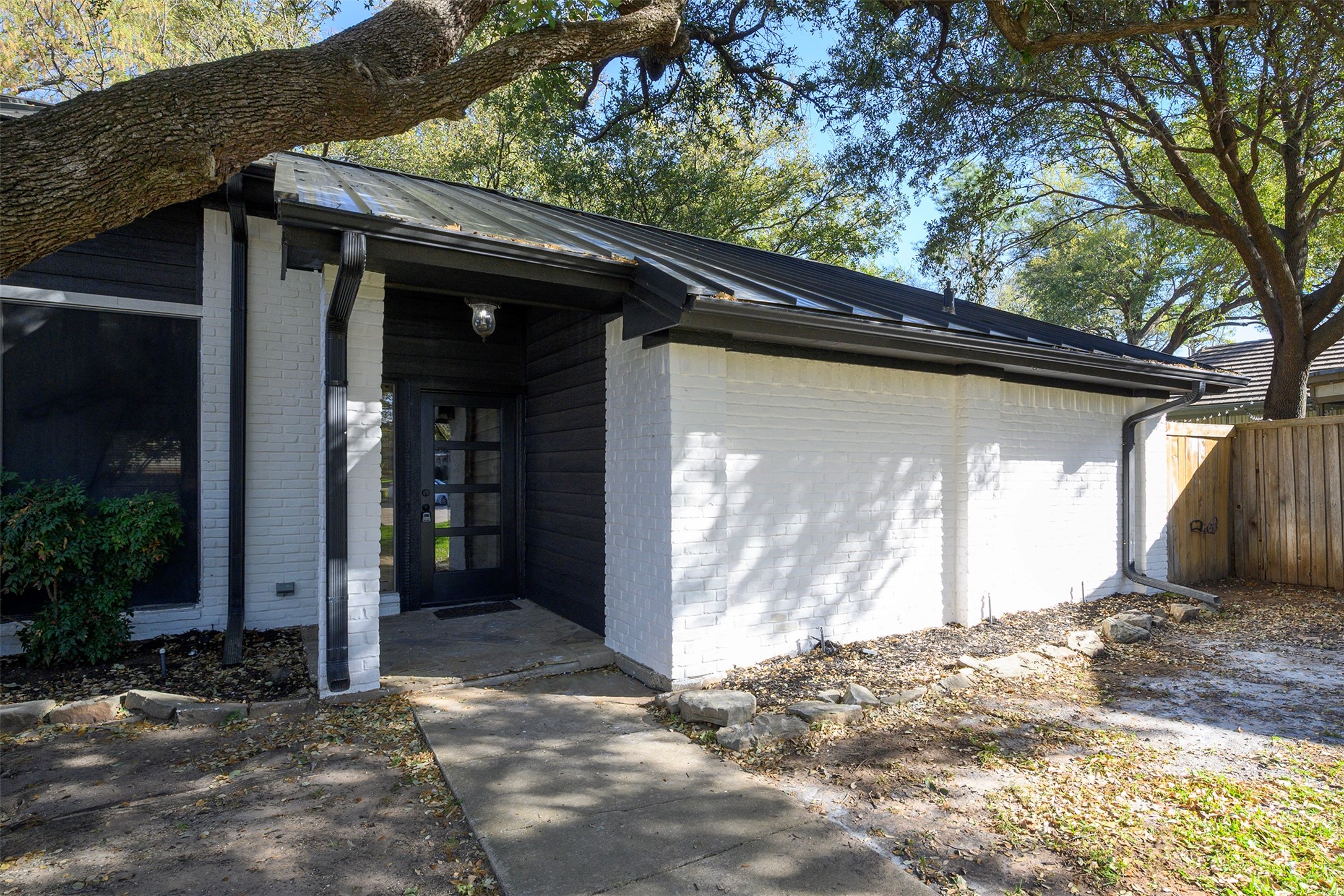 1035 Wilshire Drive