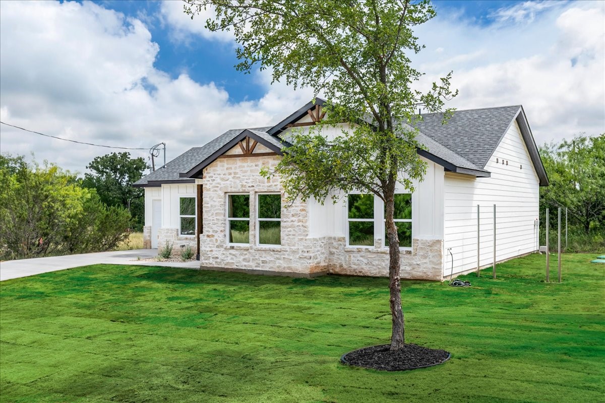 5652 Black Pine Circle
