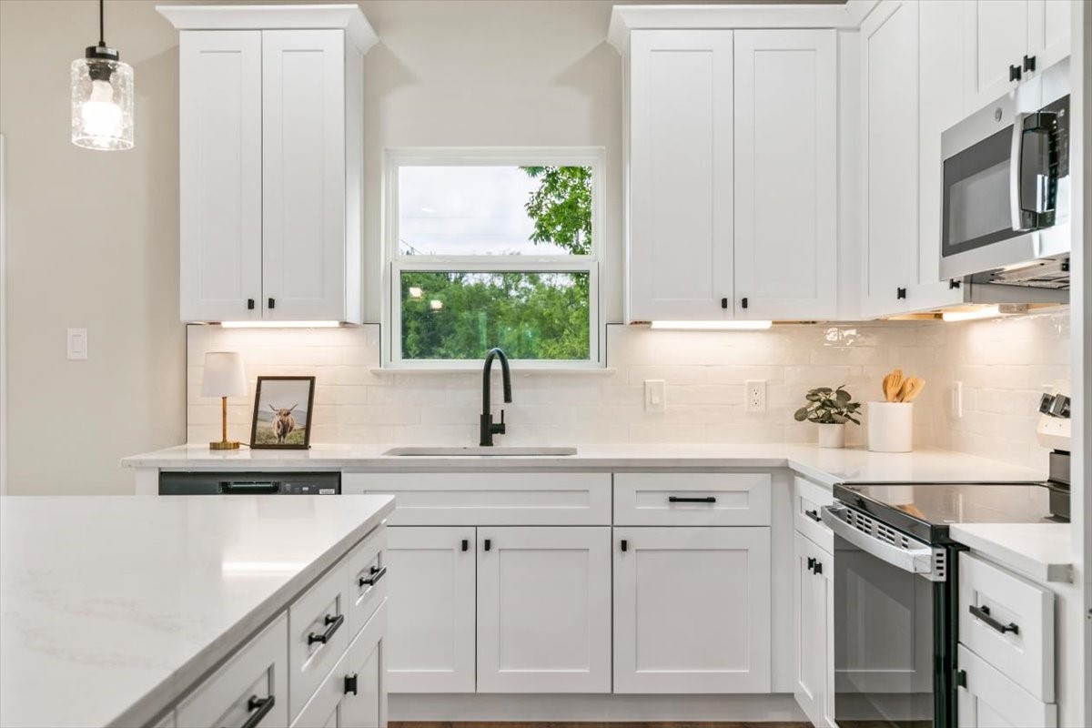 5652 Black Pine Circle