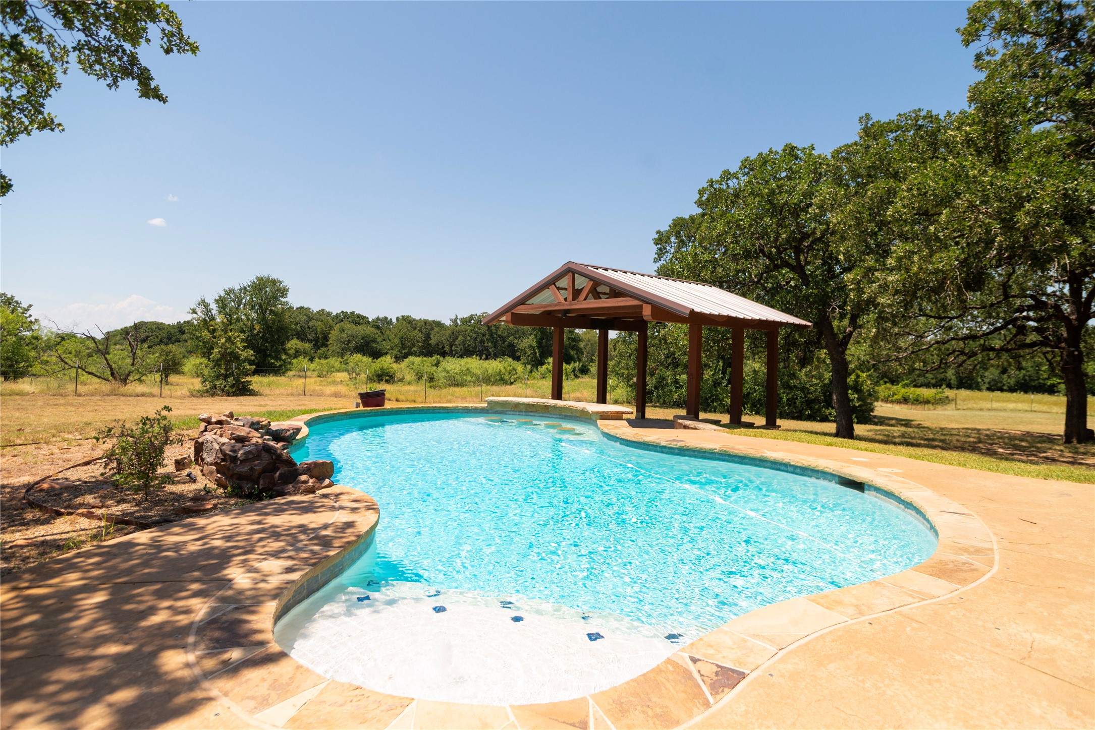 406 Private Road 3706