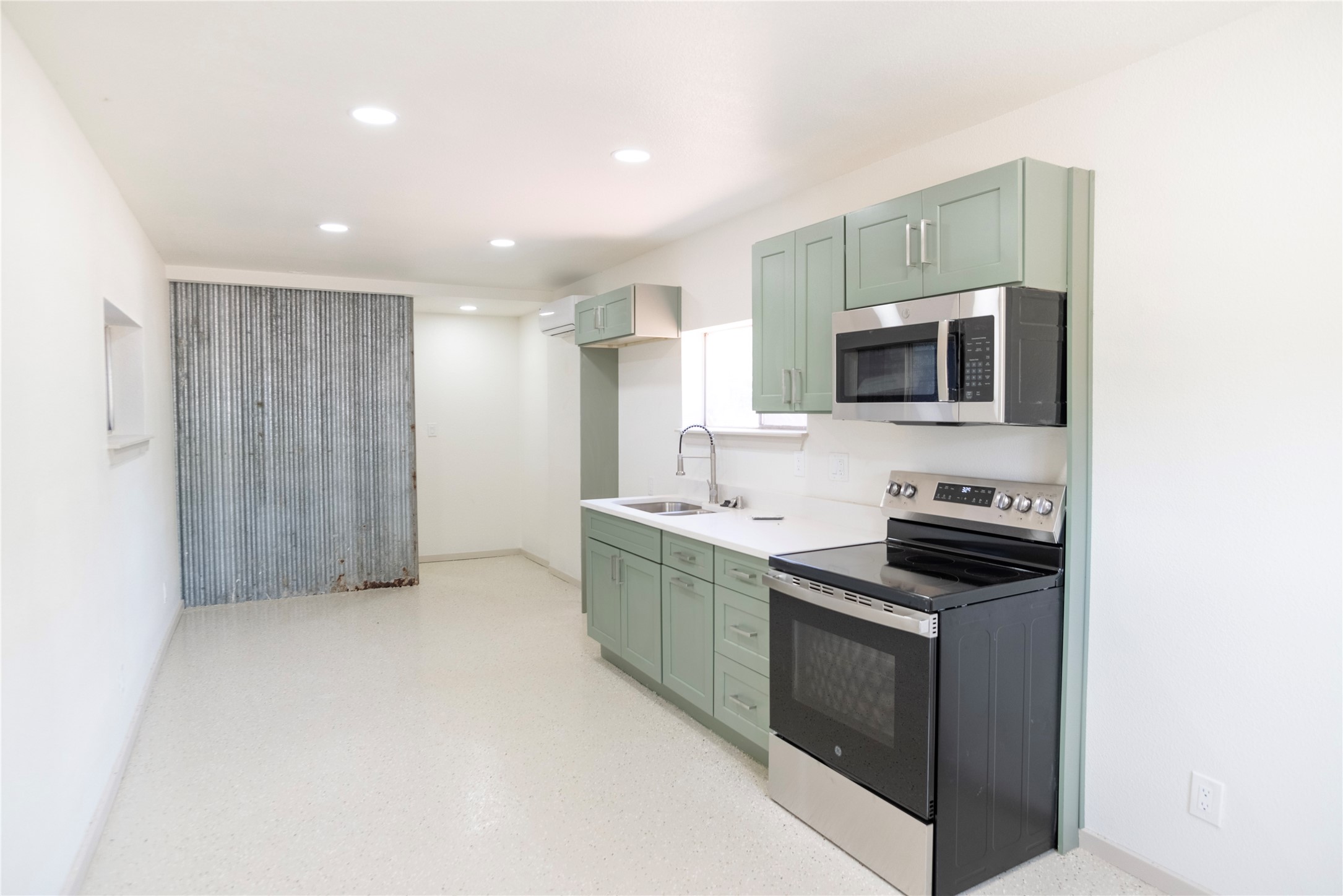 406 Private Road 3706