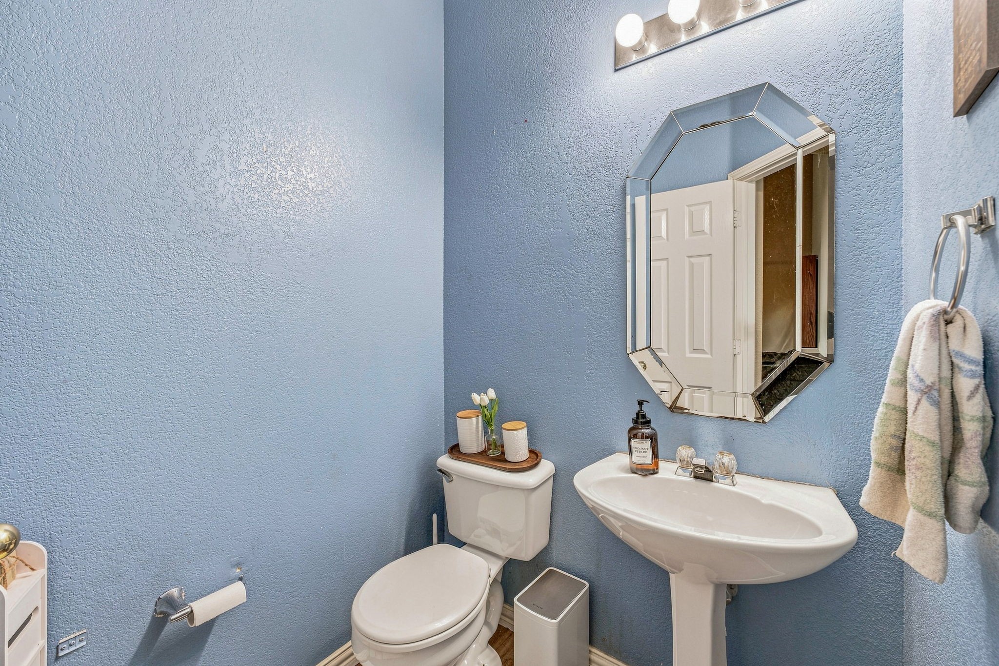 6913 Chaco Trail