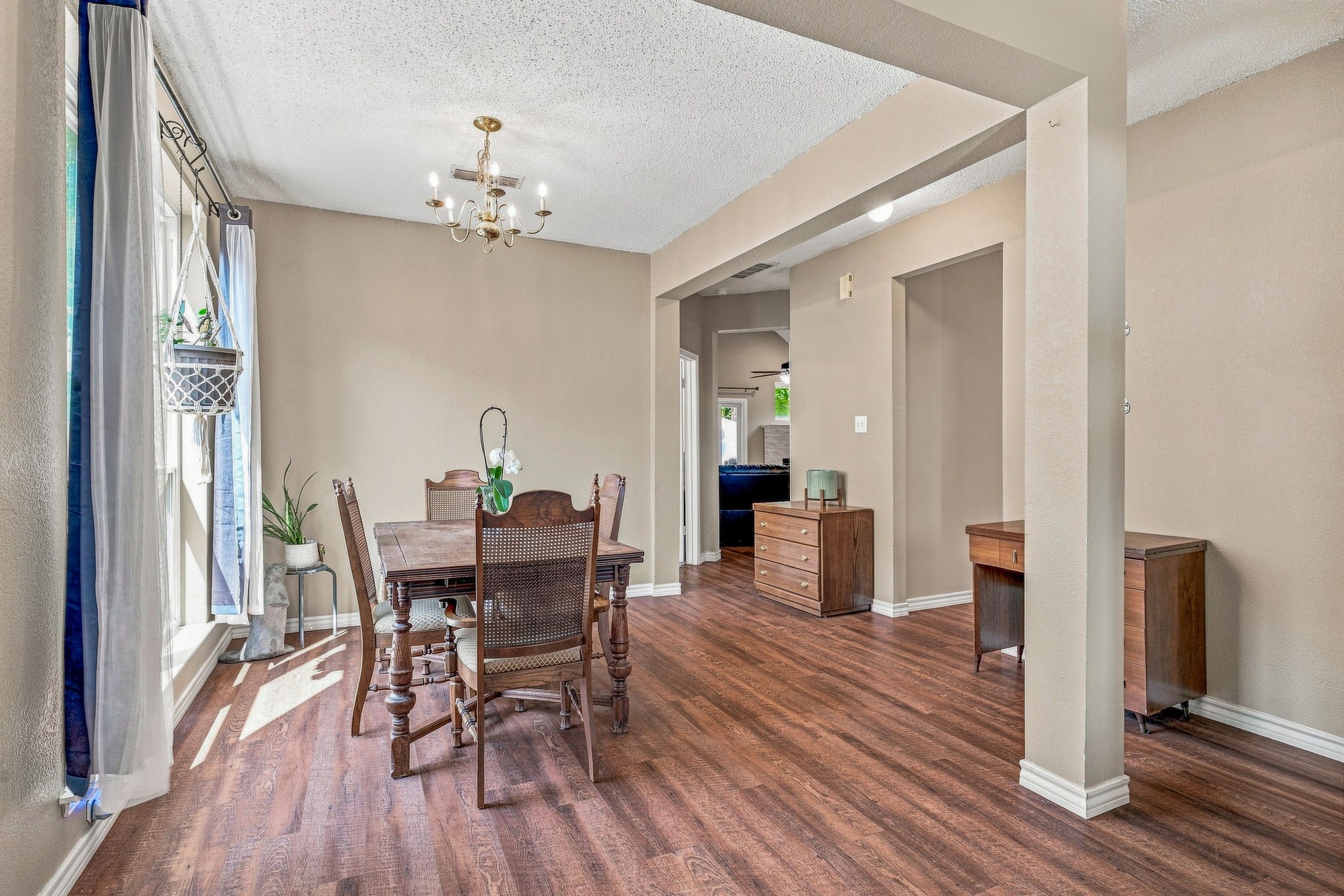 6913 Chaco Trail