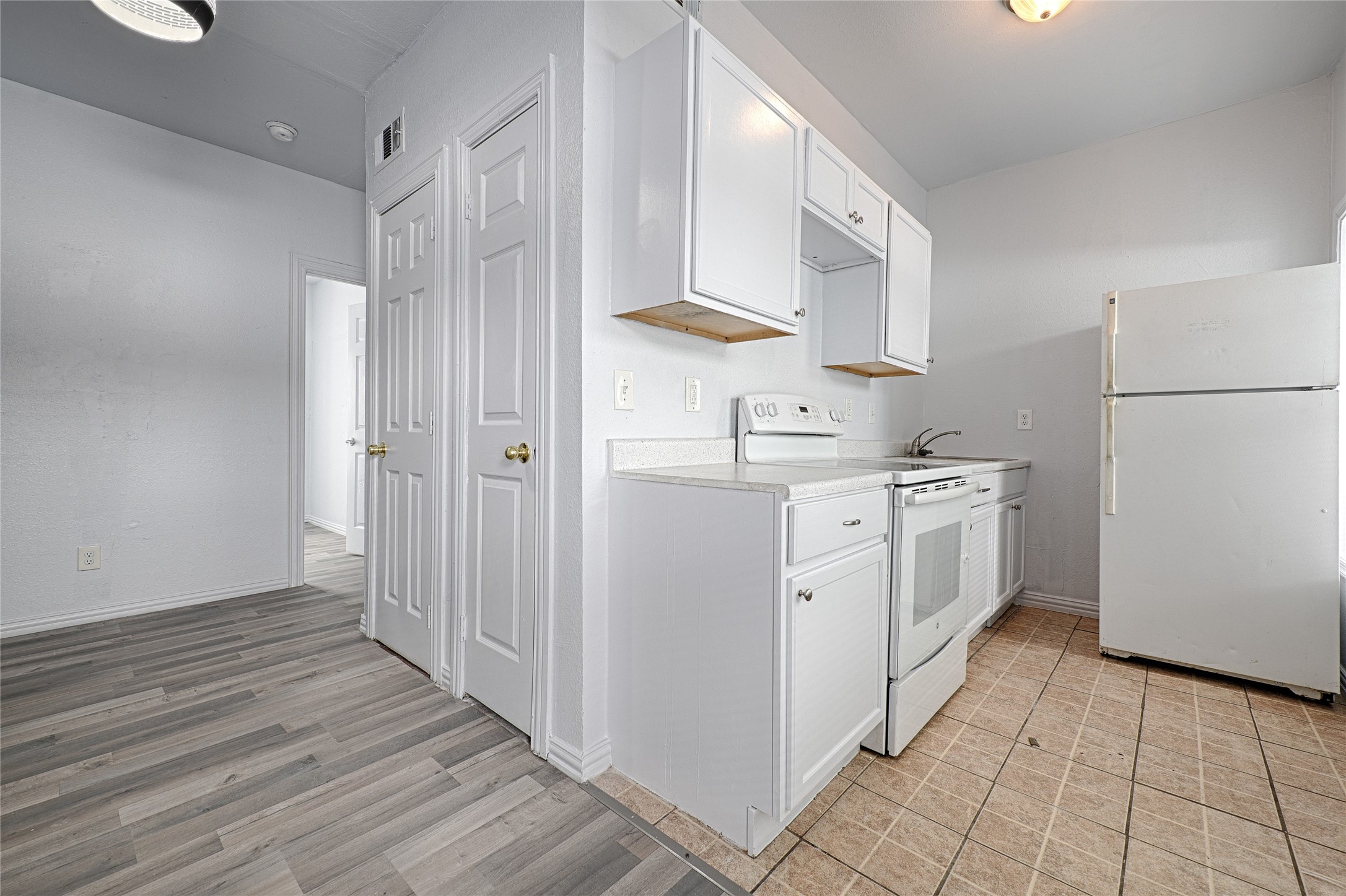 3020 South Boulevard 6