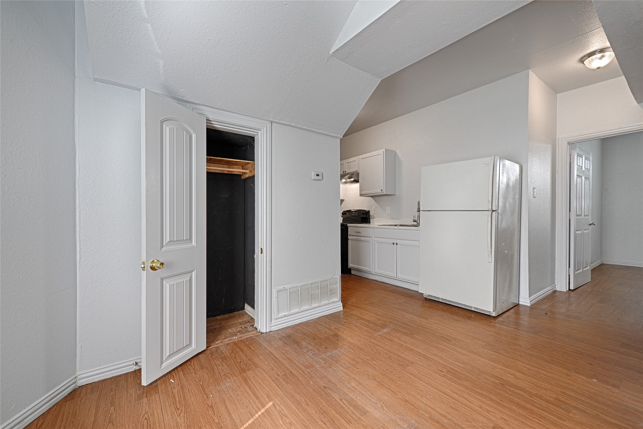 3020 South Boulevard 6