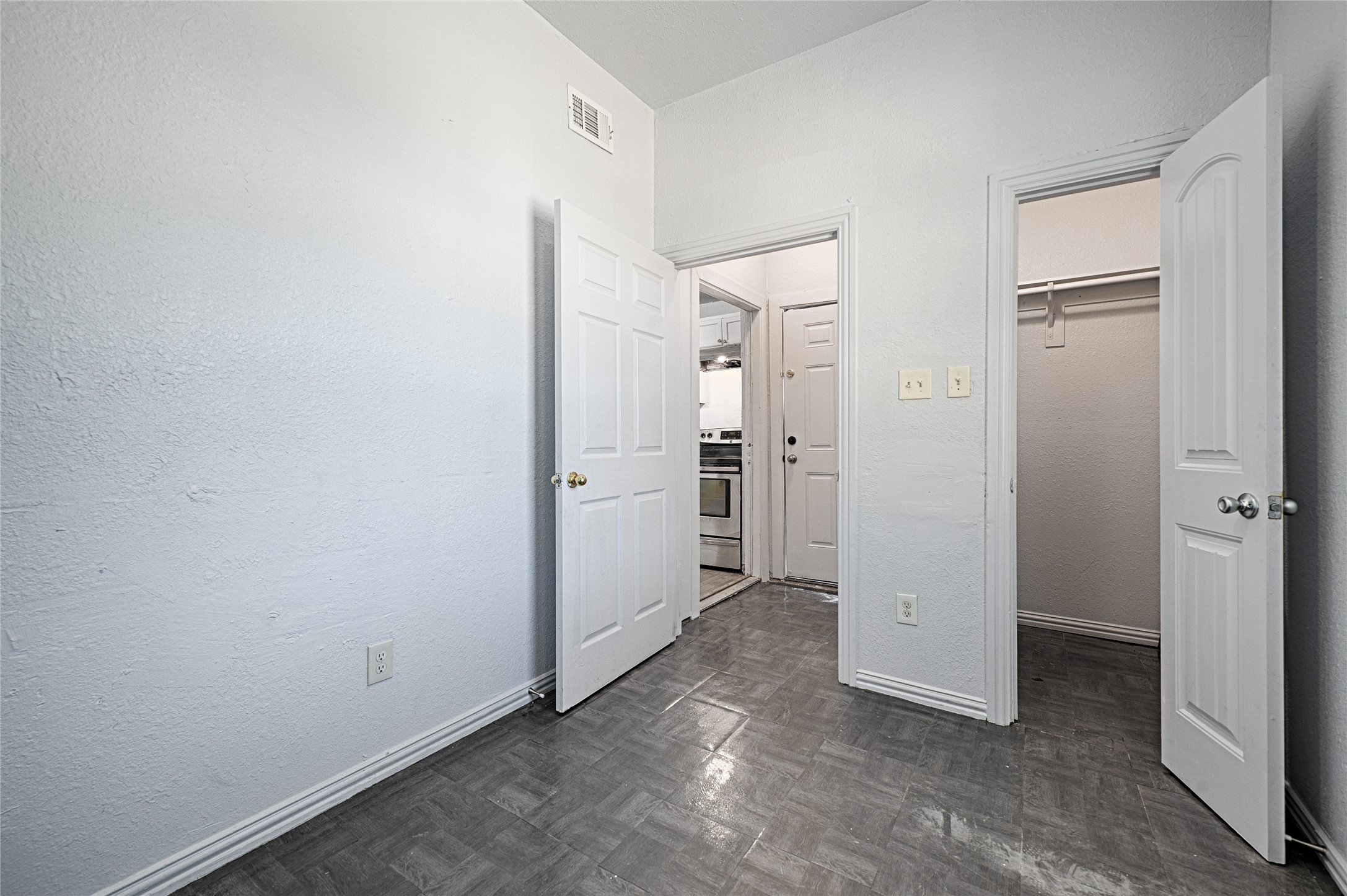 3020 South Boulevard 6