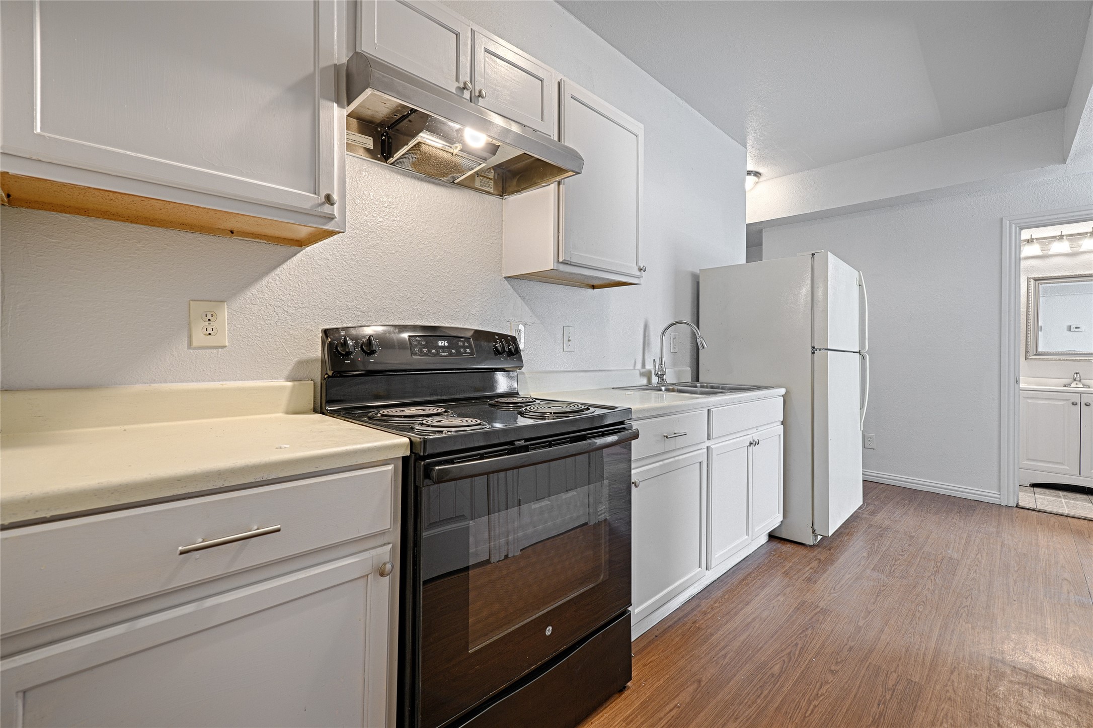 3020 South Boulevard 6