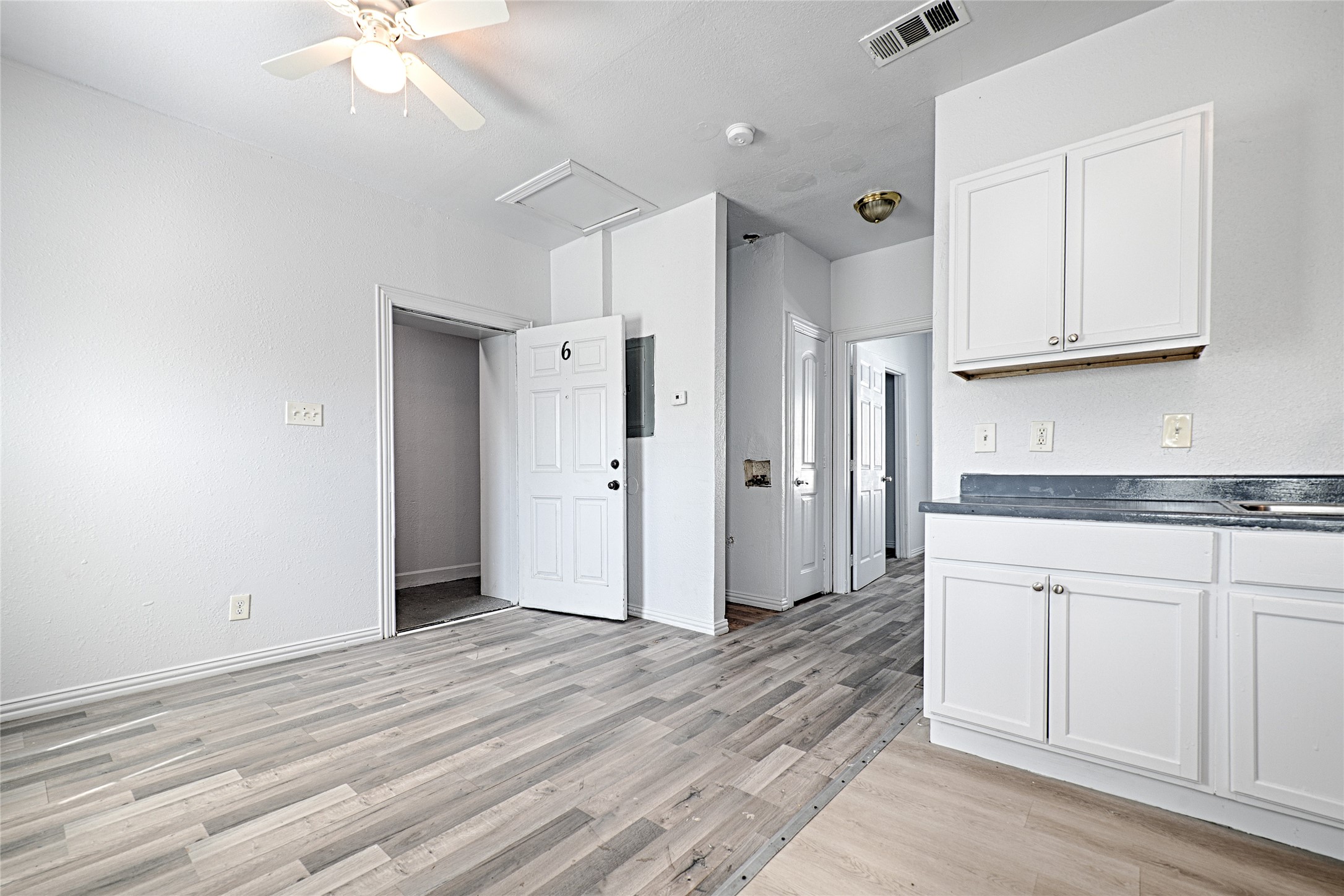 3020 South Boulevard 6