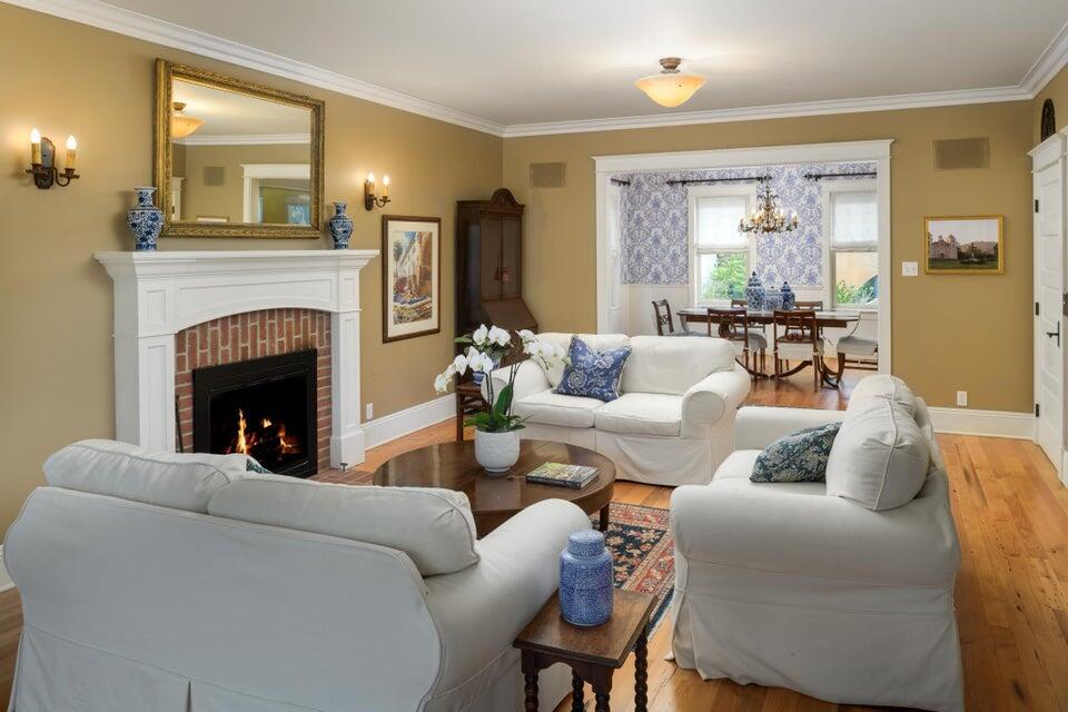 320 E Victoria Street, A