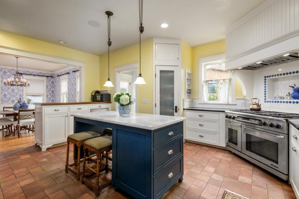 320 E Victoria Street, A