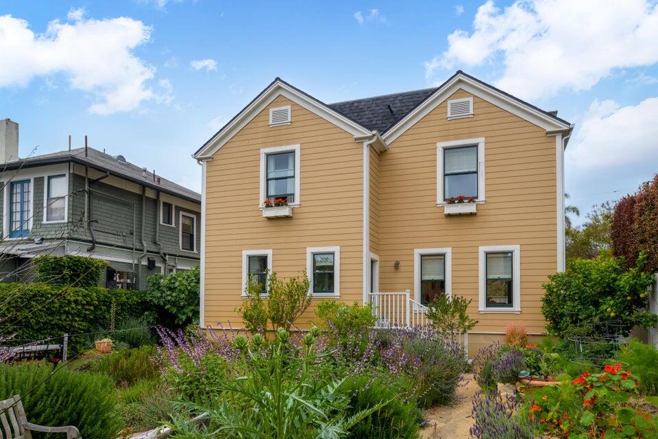 320 E Victoria Street, A