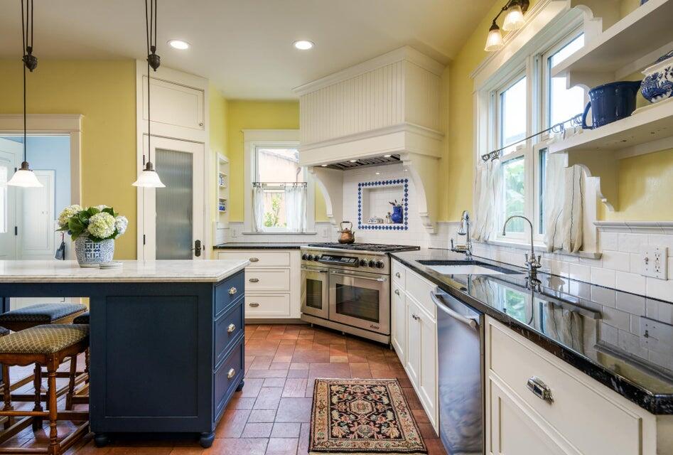 320 E Victoria Street, A