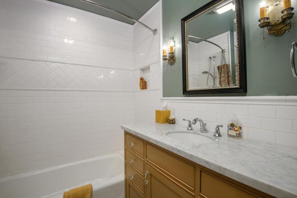 320 E Victoria Street, A