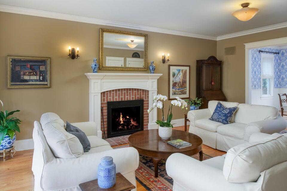 320 E Victoria Street, A