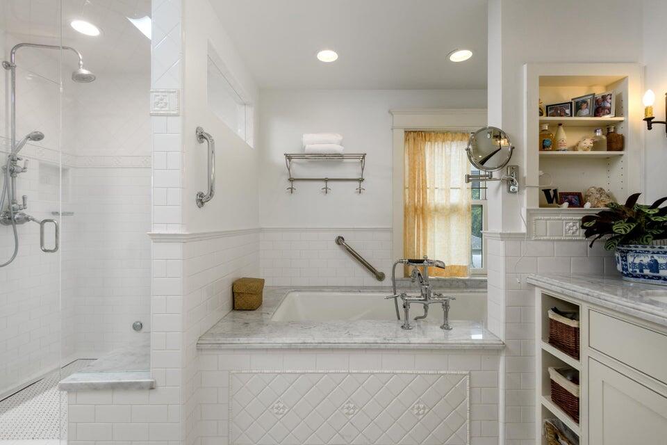 320 E Victoria Street, A