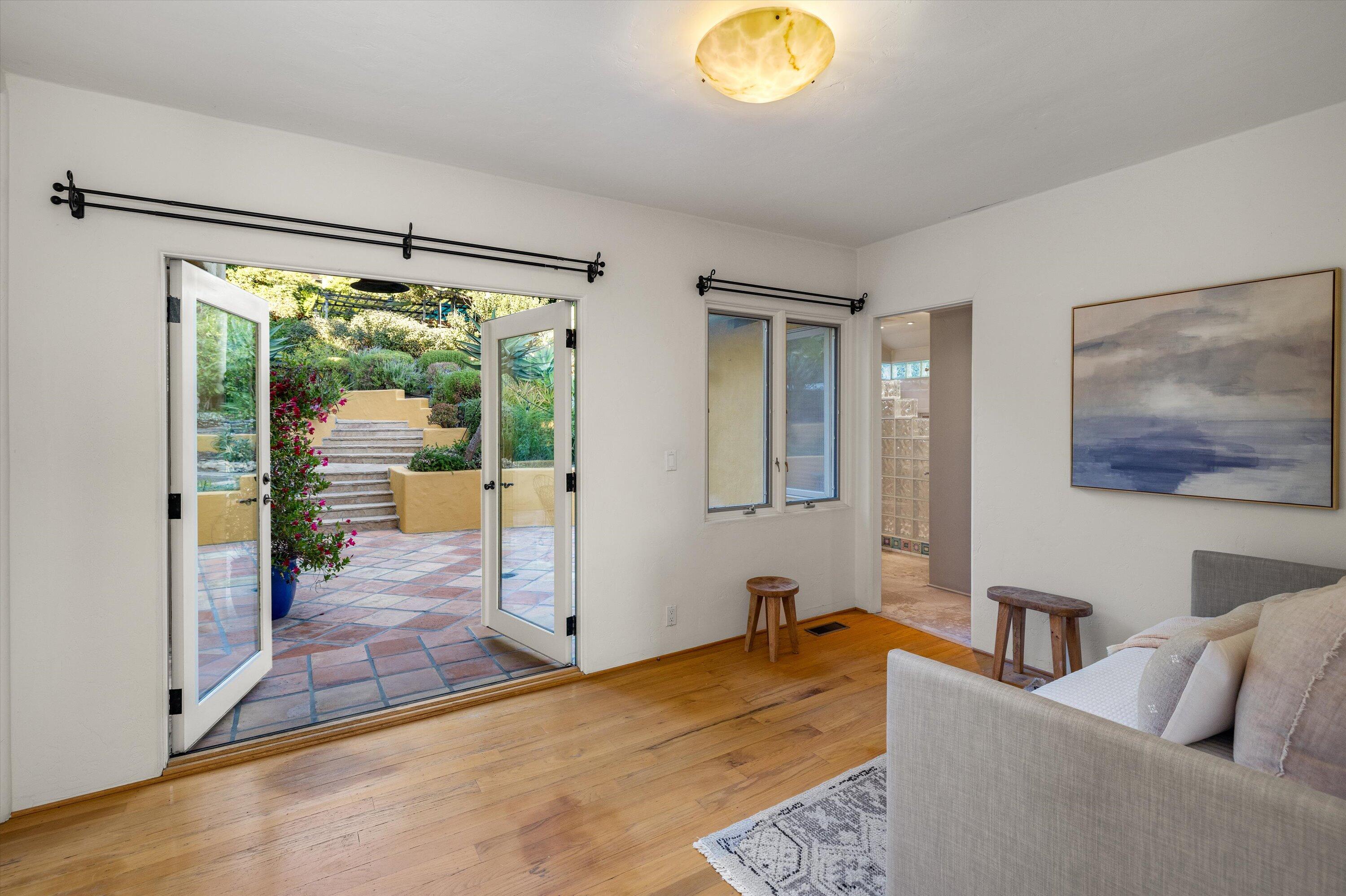 516 Alameda Padre Serra