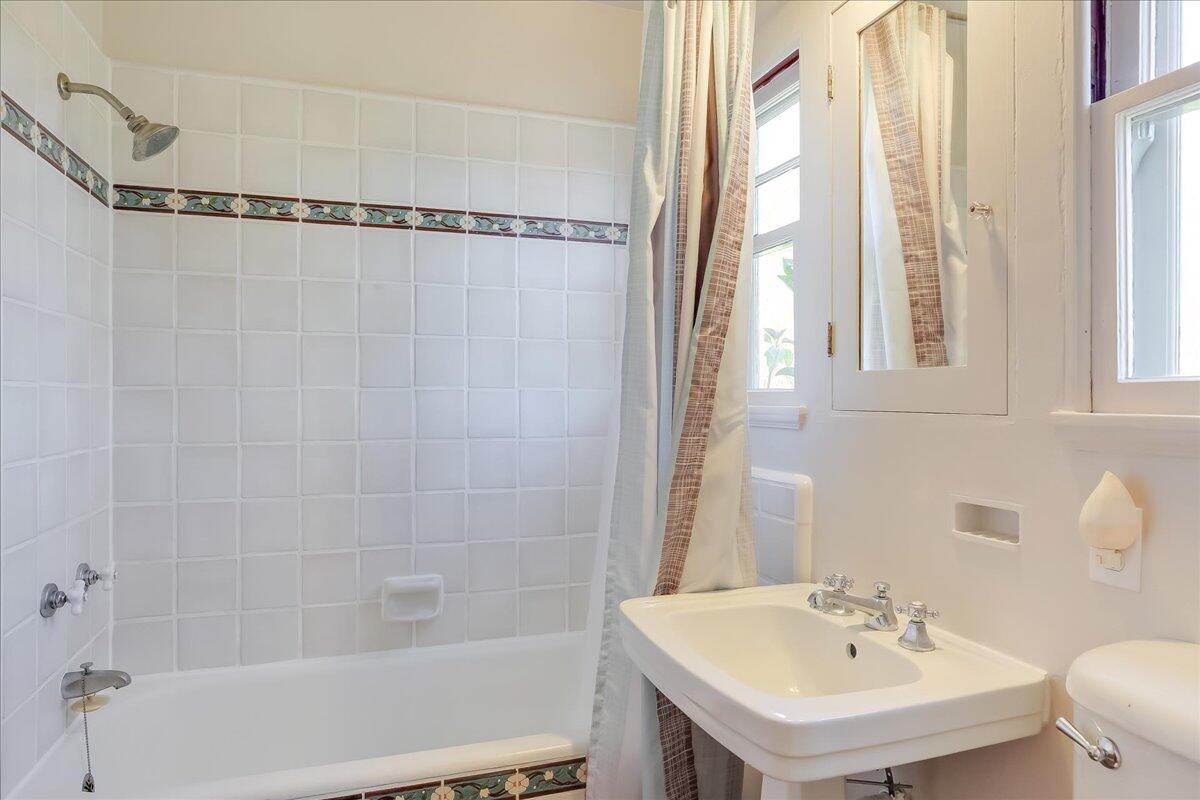 21 W Los Olivos Street