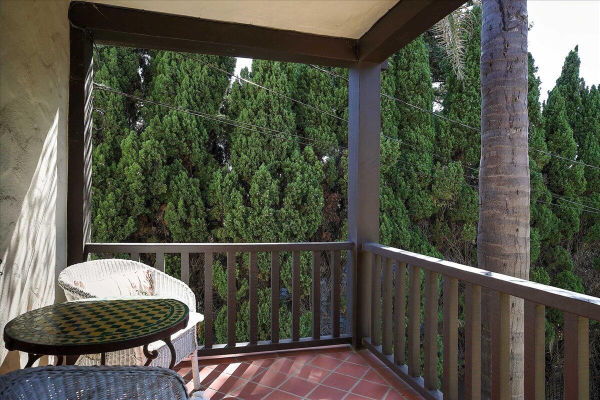 21 W Los Olivos Street