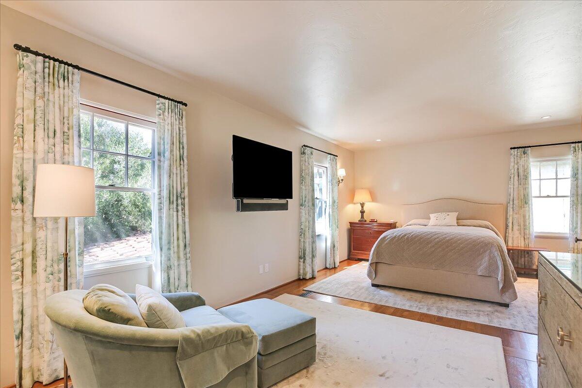 21 W Los Olivos Street