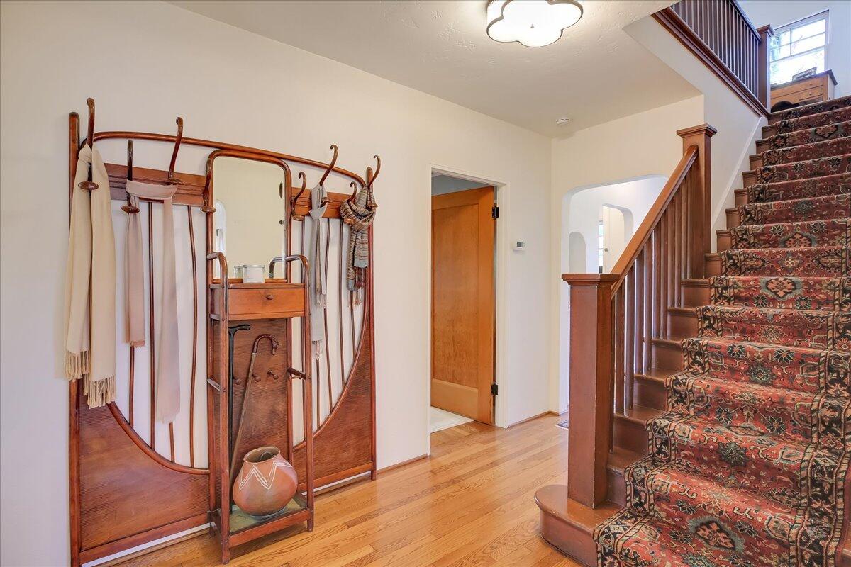 21 W Los Olivos Street