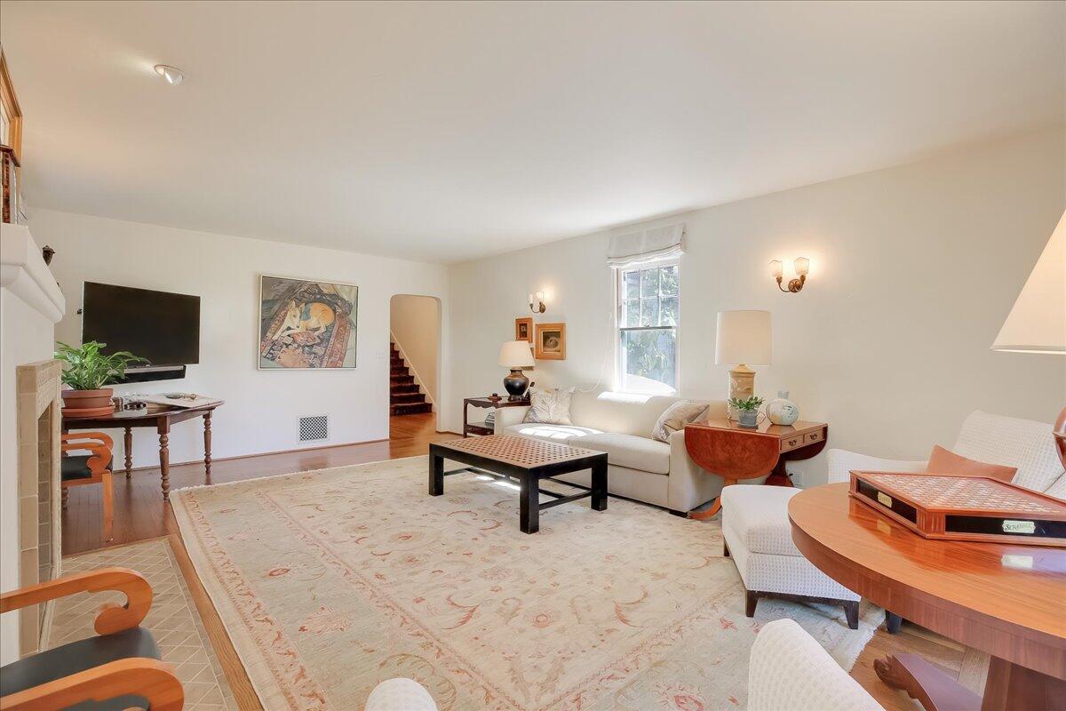 21 W Los Olivos Street