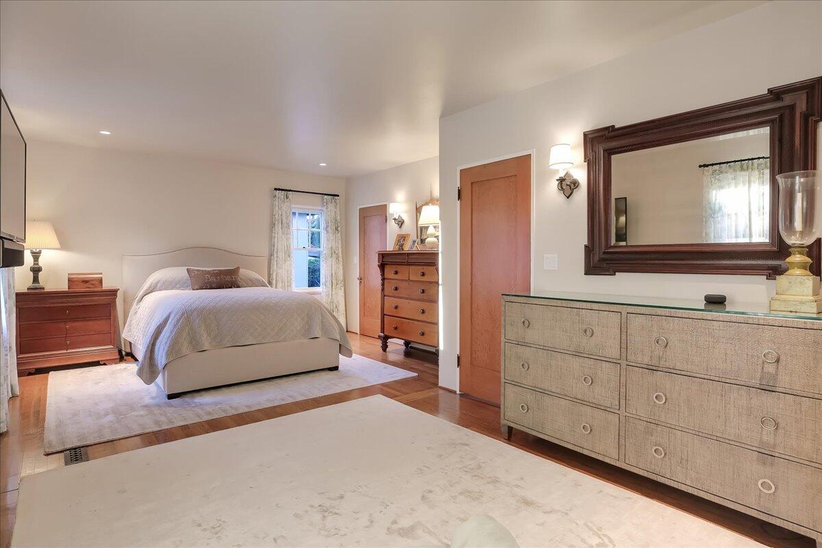 21 W Los Olivos Street