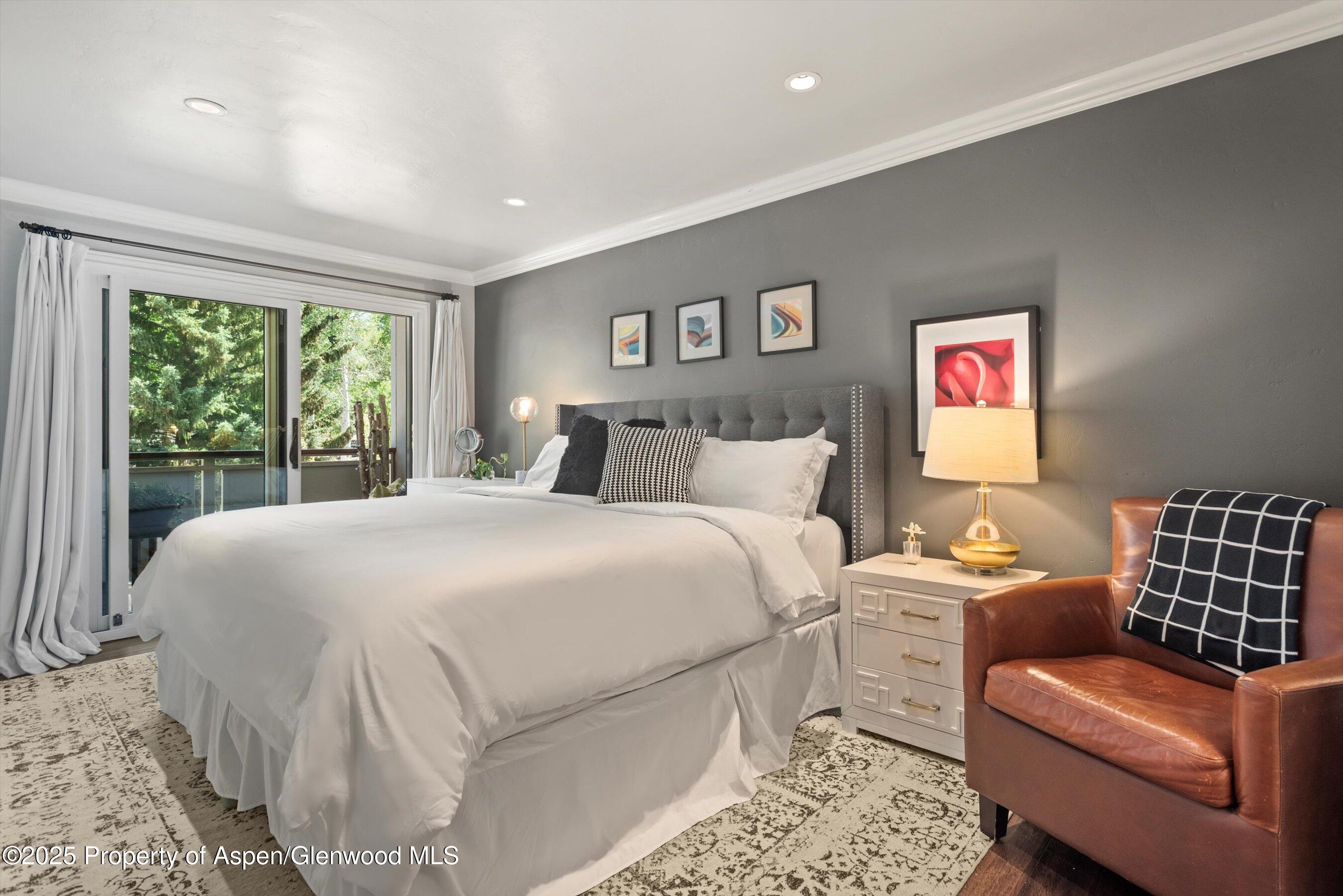 100 E Dean Street, 2D