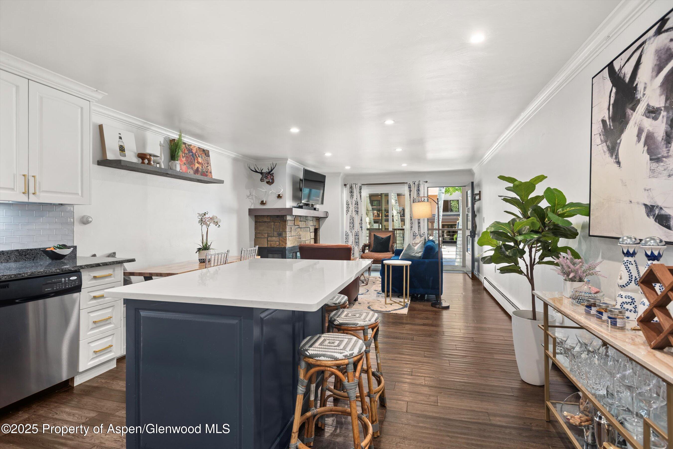 100 E Dean Street, 2D