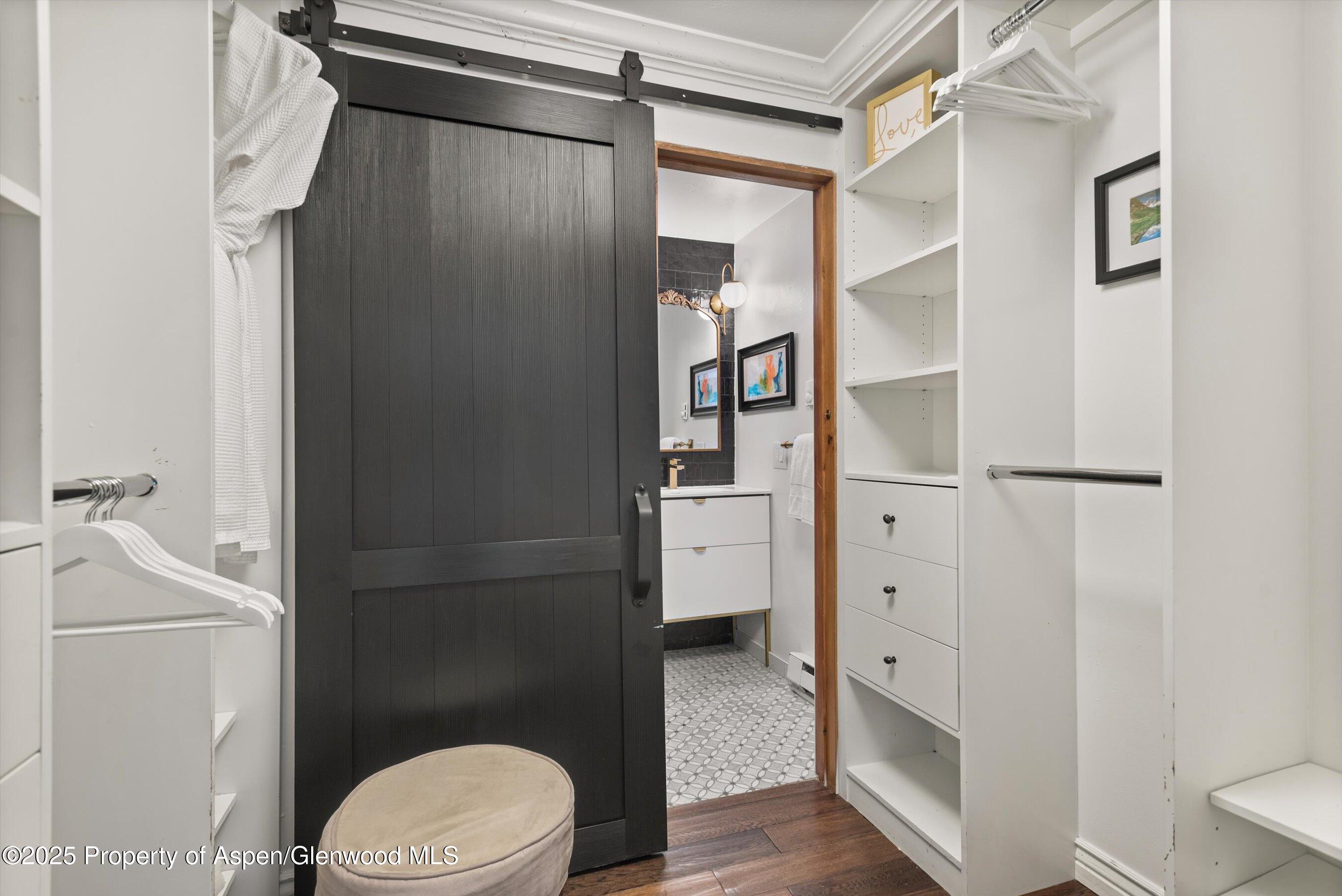 100 E Dean Street, 2D
