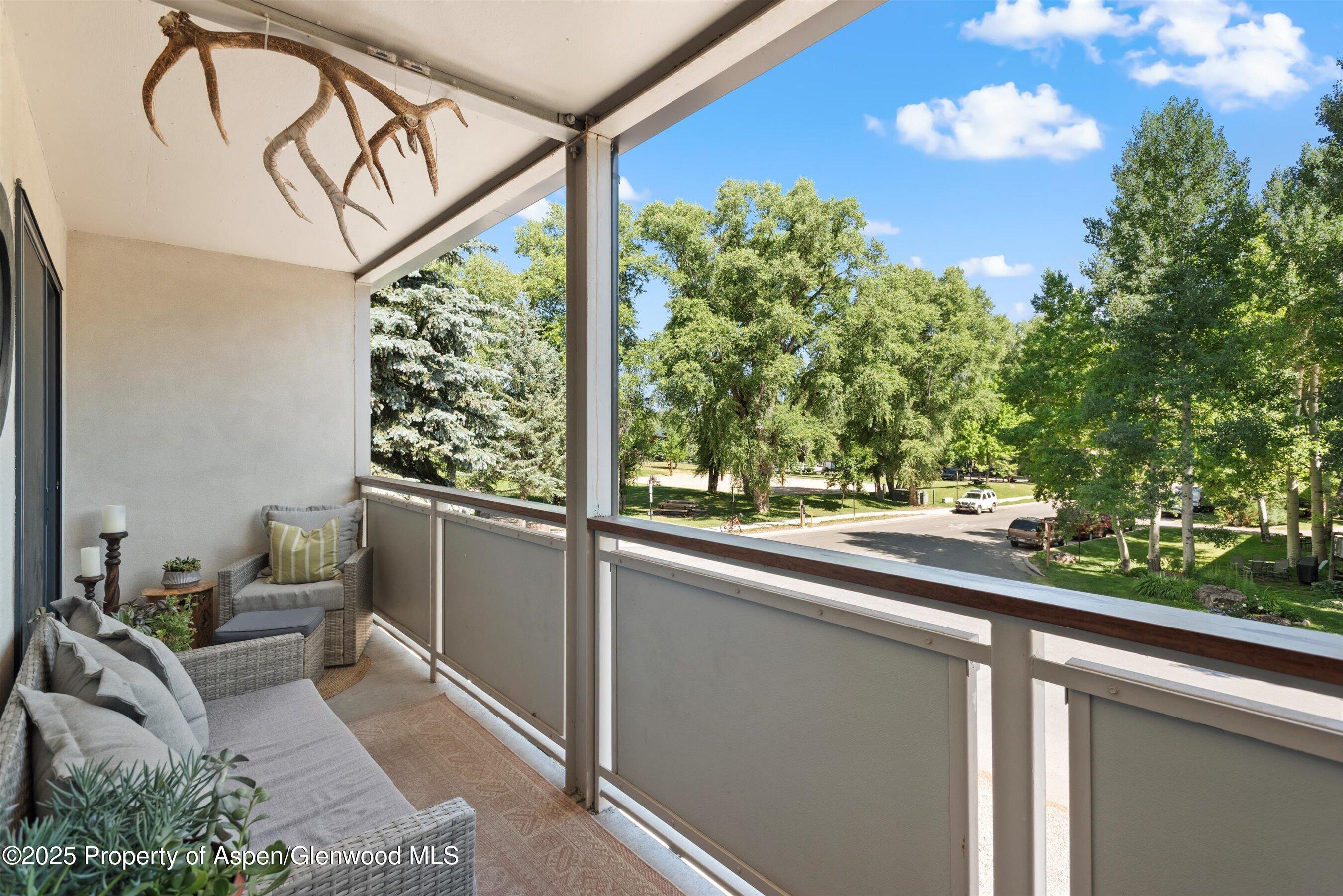 100 E Dean Street, 2D