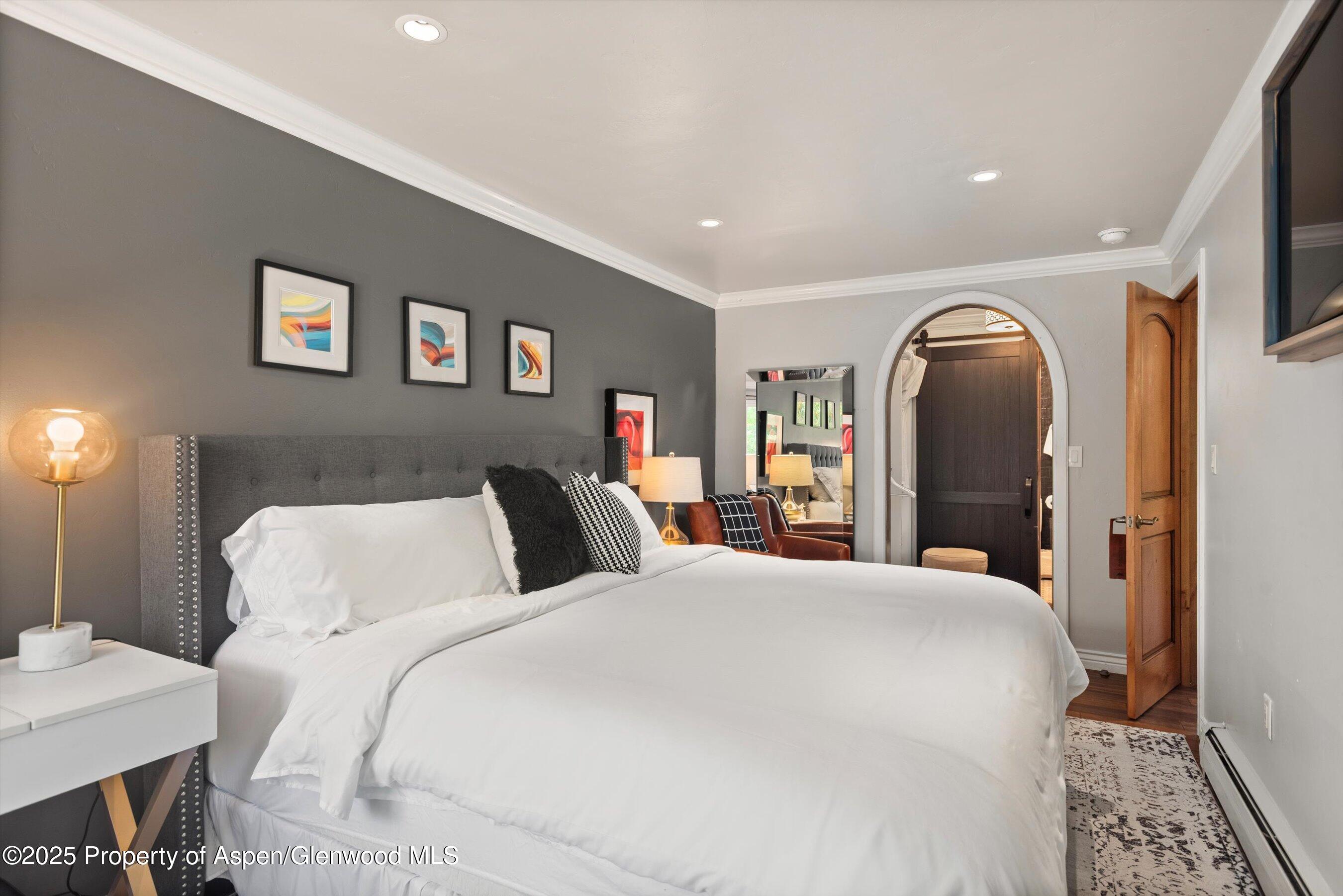 100 E Dean Street, 2D
