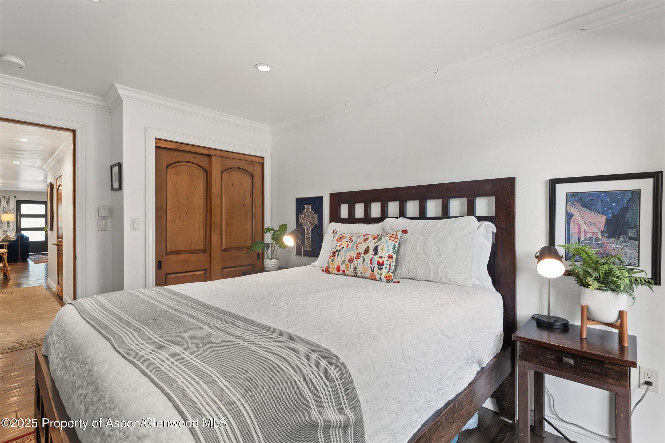 100 E Dean Street, 2D