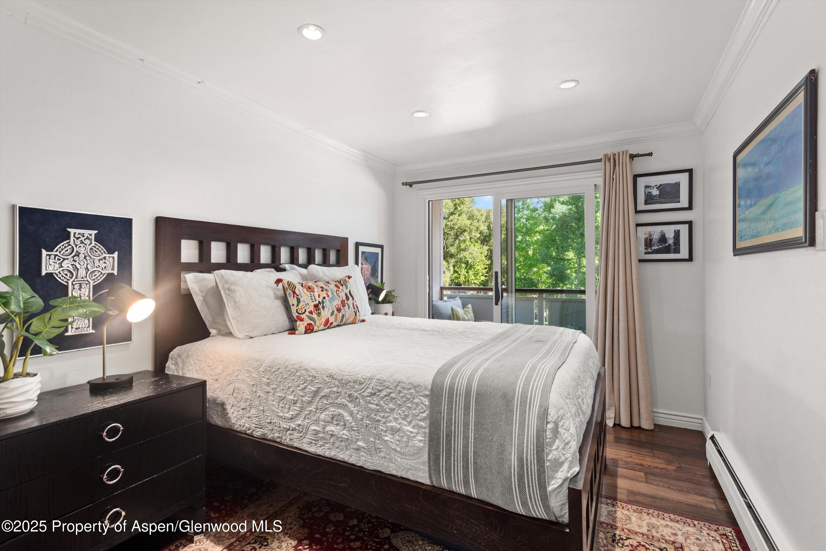 100 E Dean Street, 2D