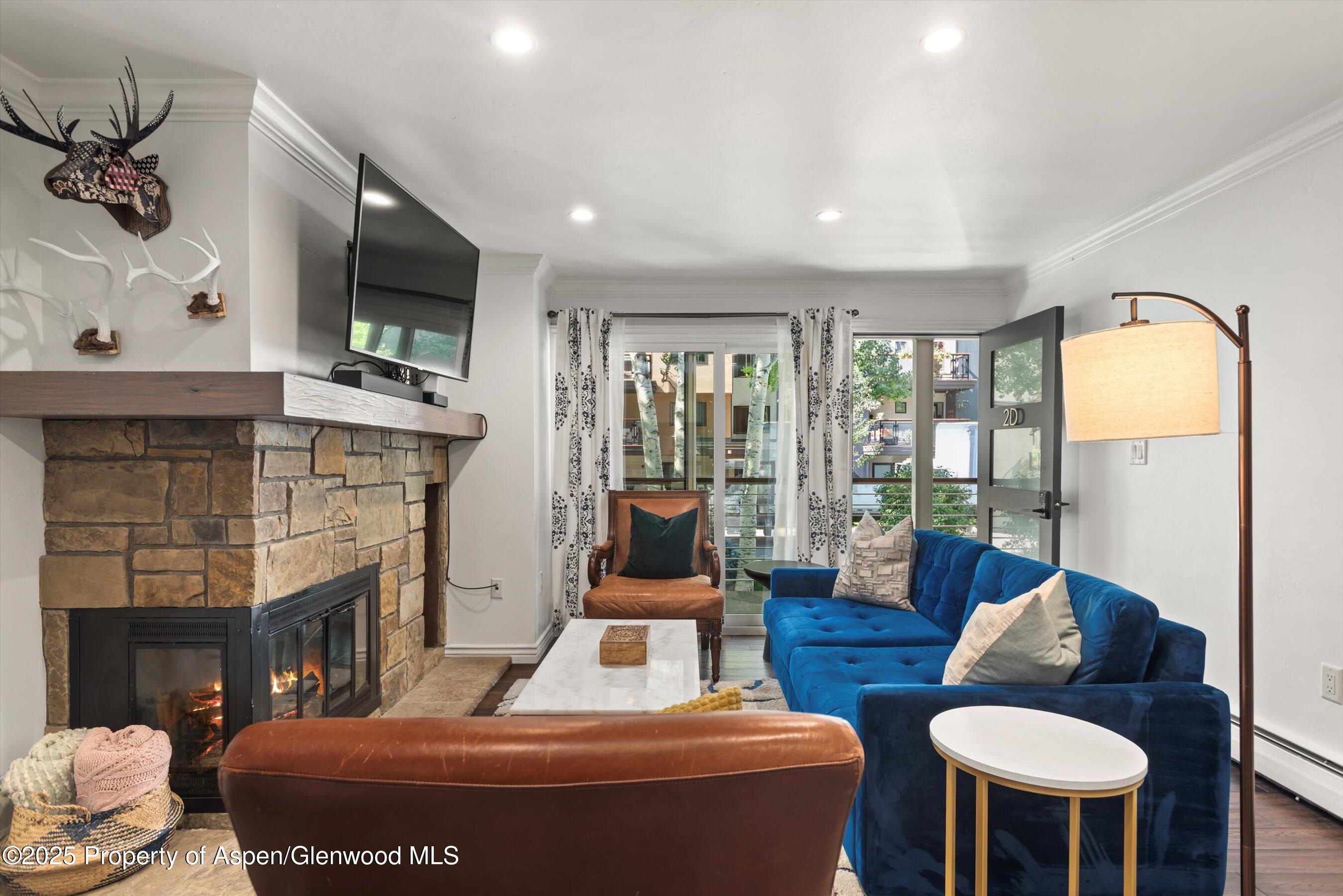 100 E Dean Street, 2D