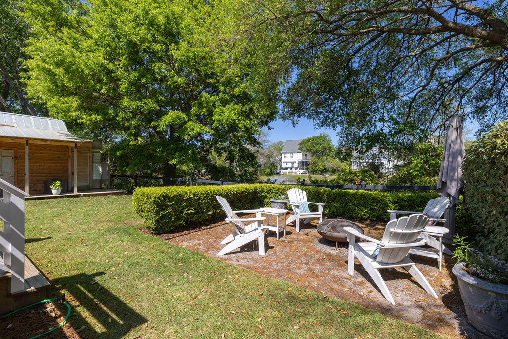 1516 Village Square