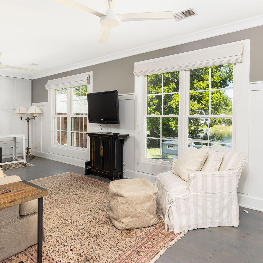 1516 Village Square