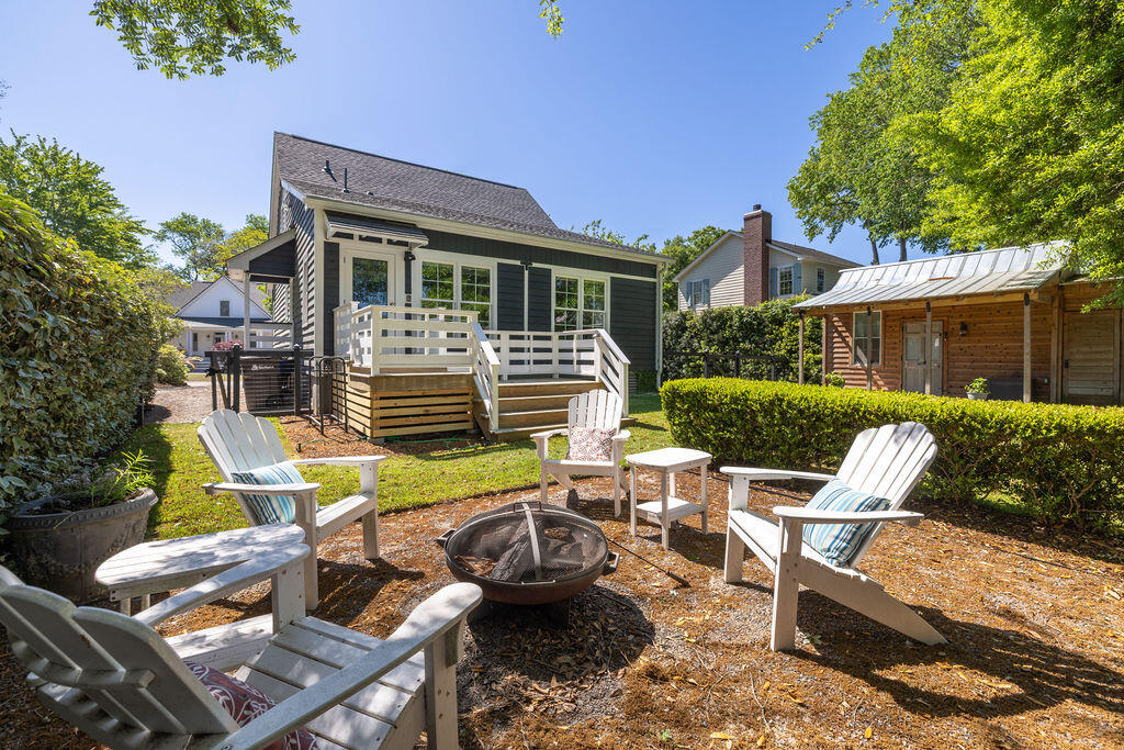 1516 Village Square