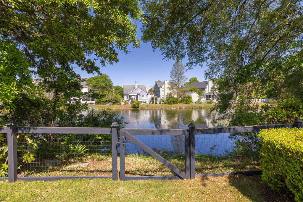 1516 Village Square