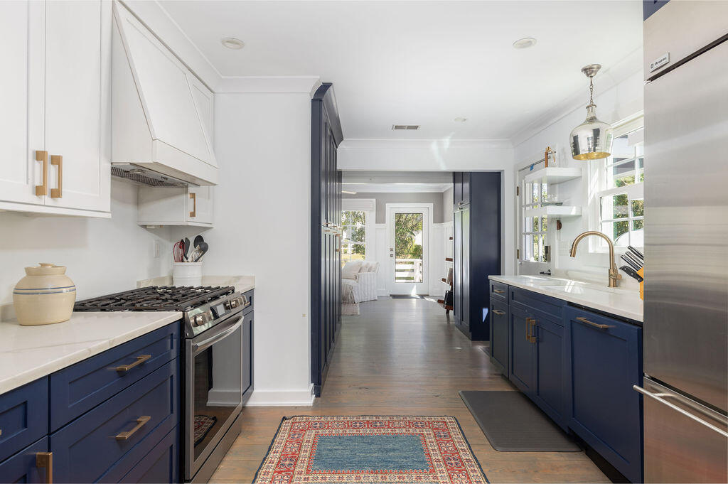 1516 Village Square