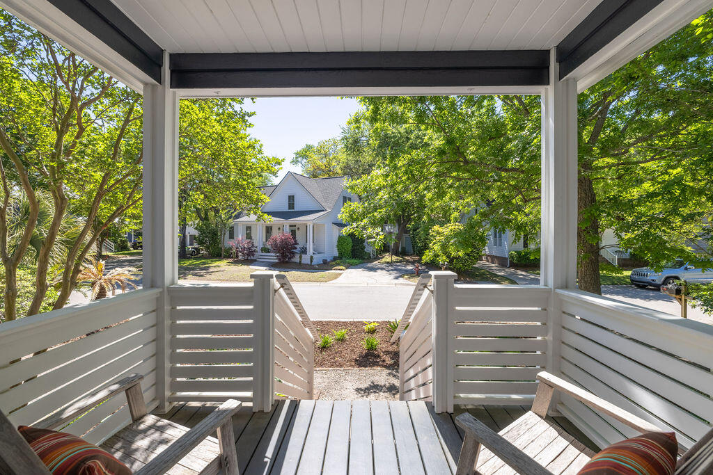 1516 Village Square