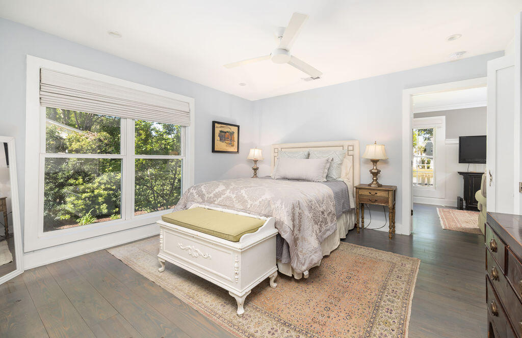 1516 Village Square