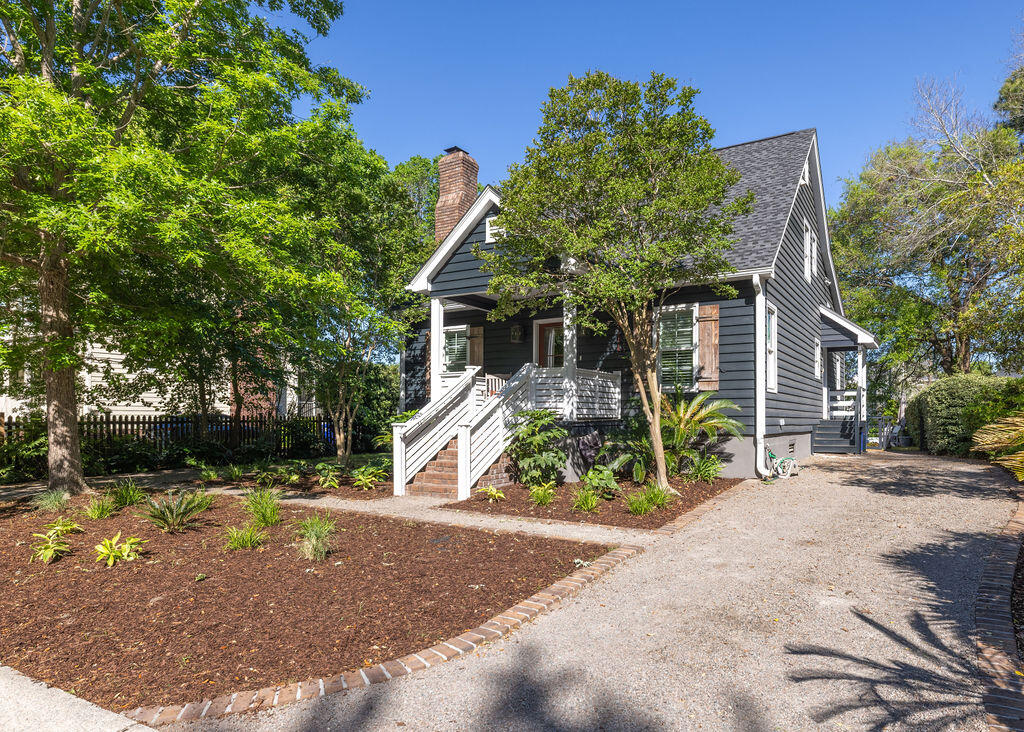 1516 Village Square
