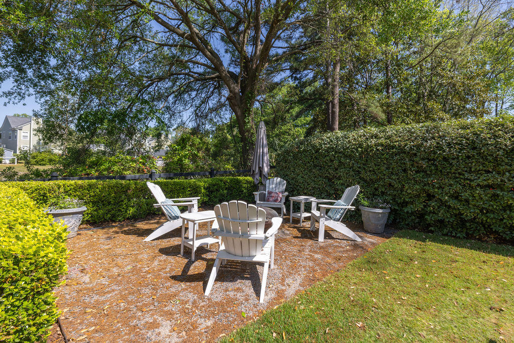 1516 Village Square