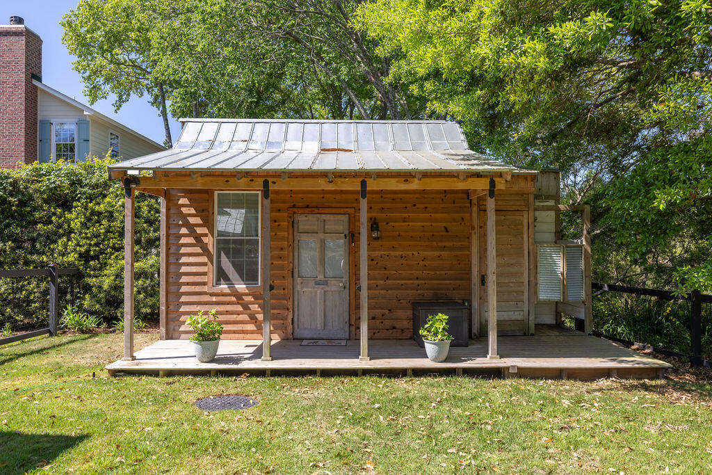1516 Village Square