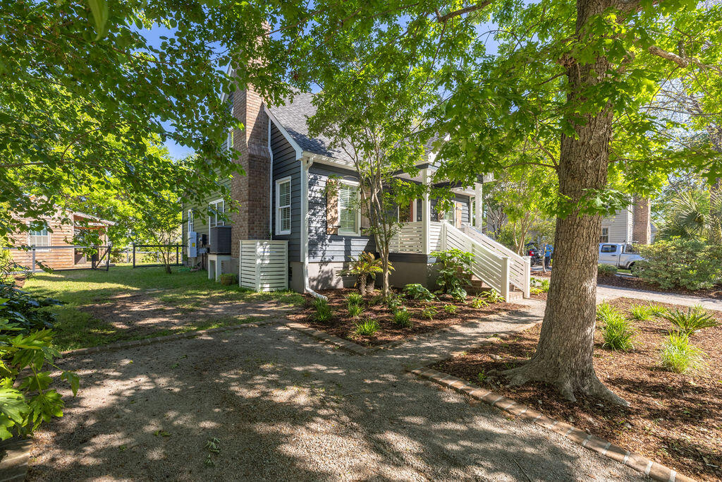 1516 Village Square
