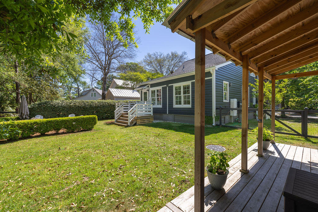 1516 Village Square
