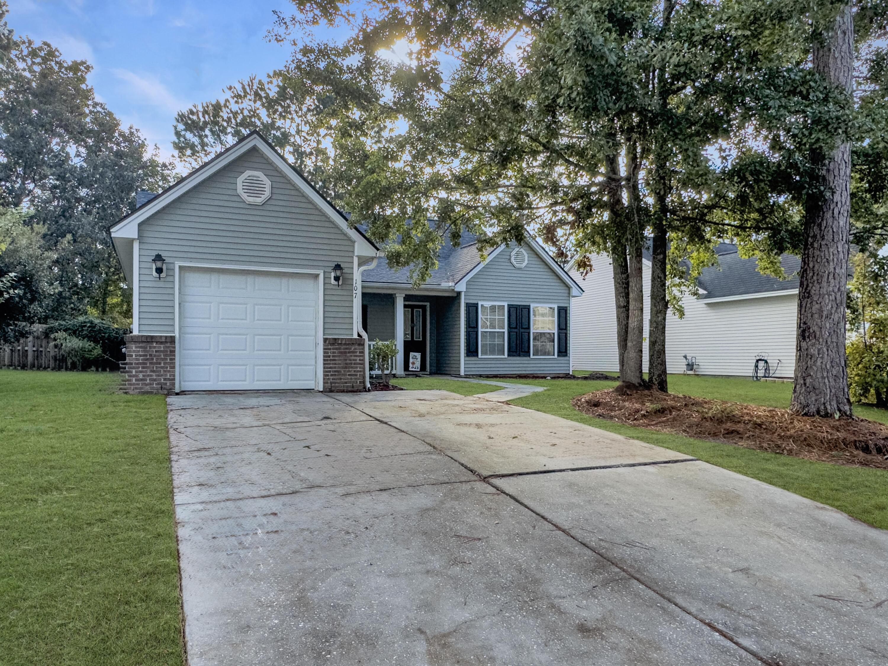 107 Mcgrady Drive, Ladson