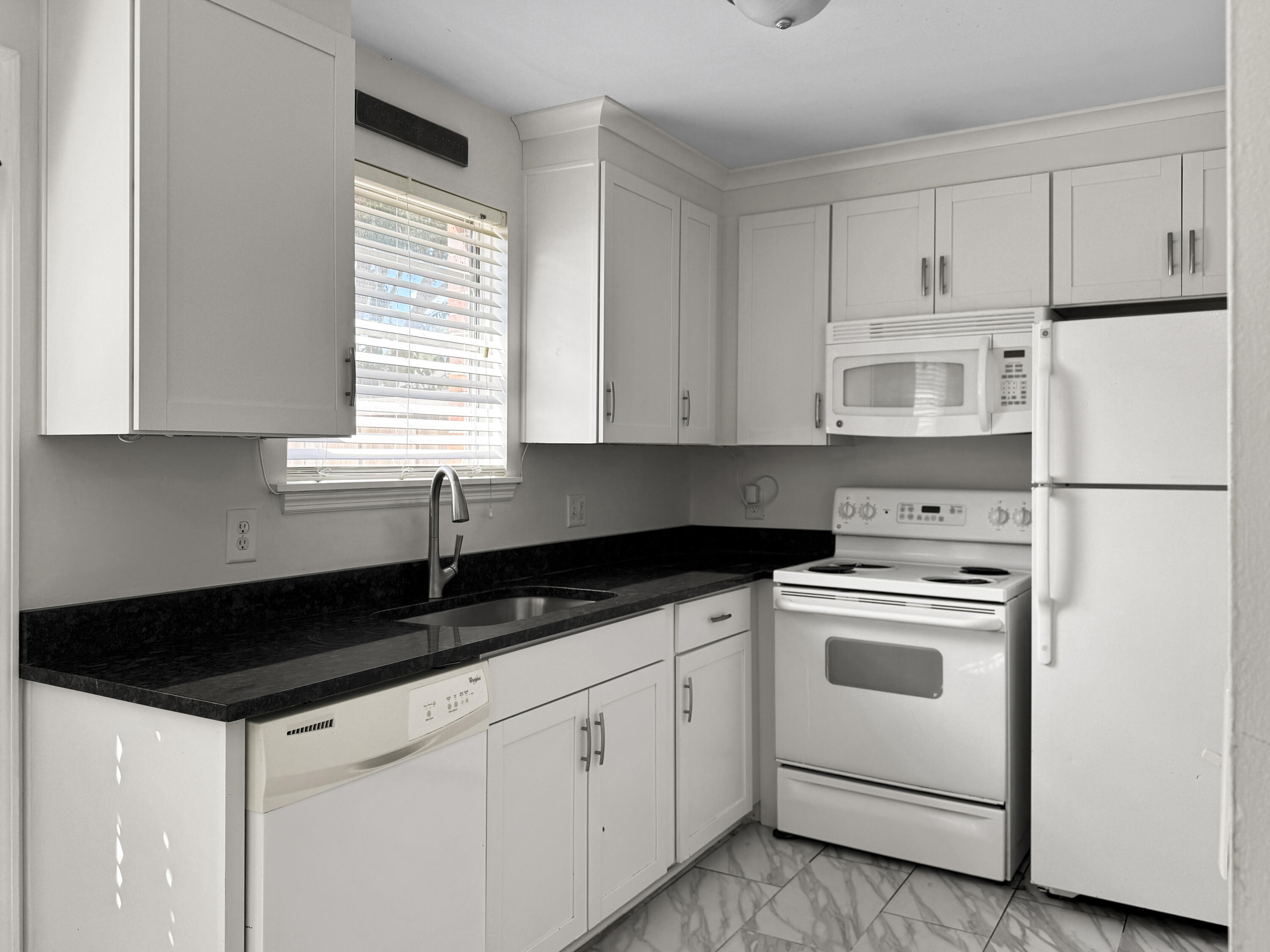 415 Parkdale Drive # 9e