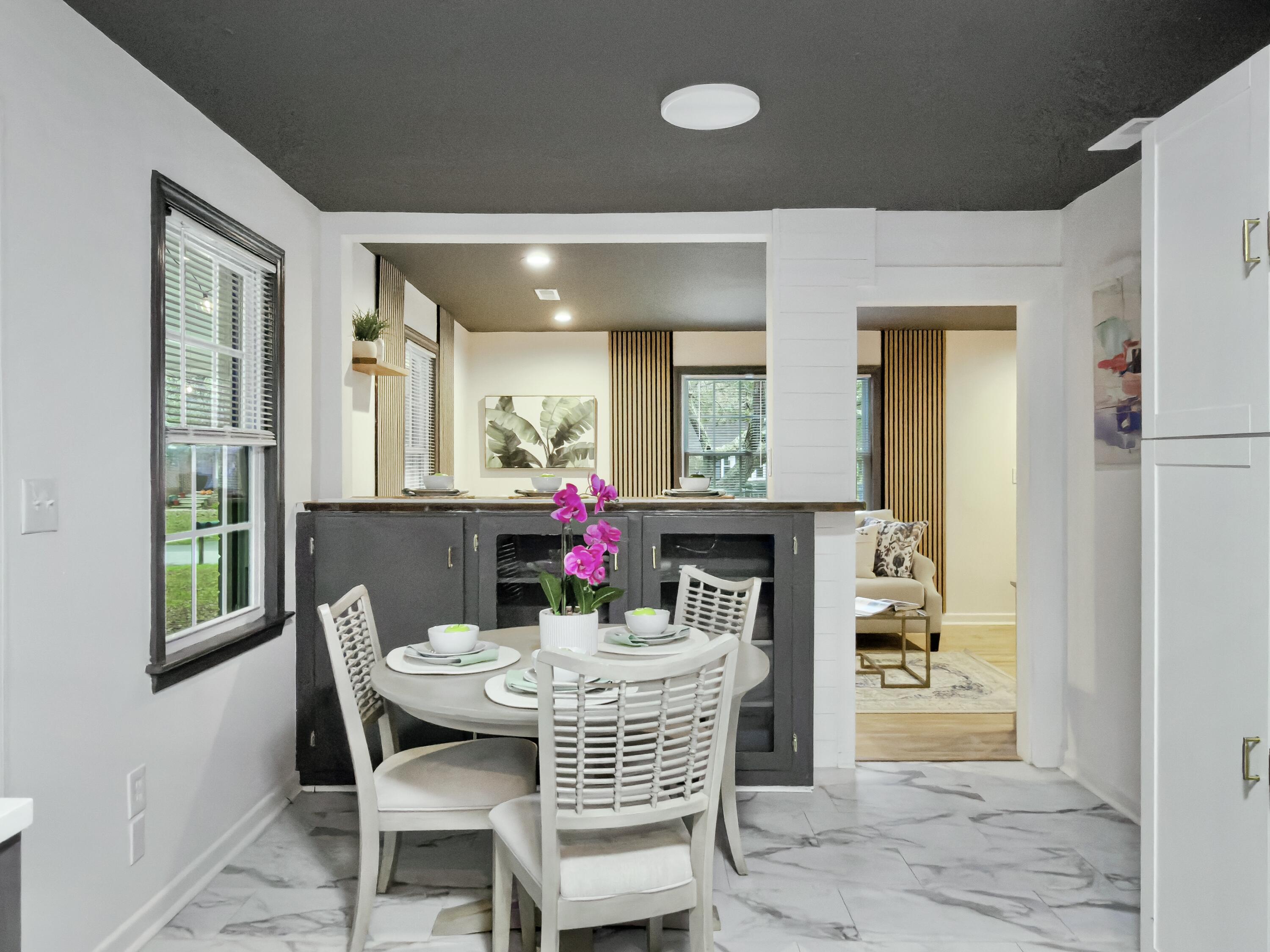 2632 Ridgewood Avenue